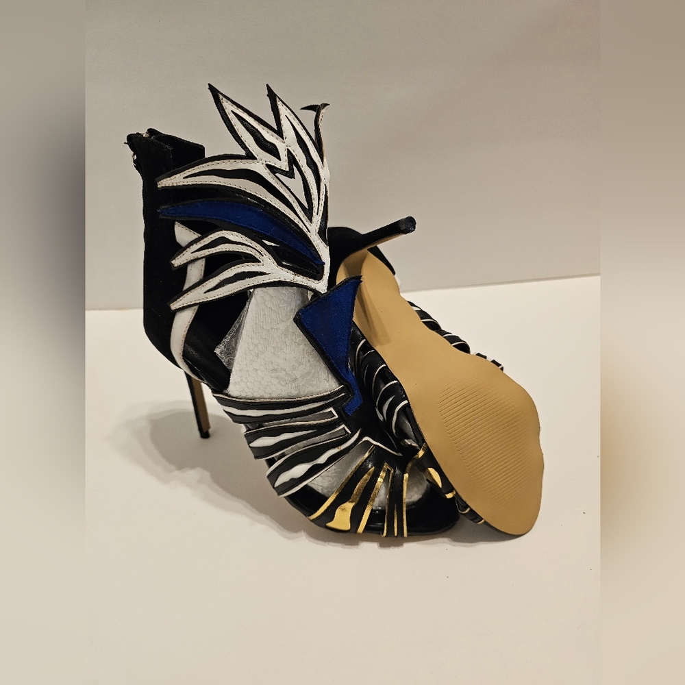Shoes - Picture 4 of 5
